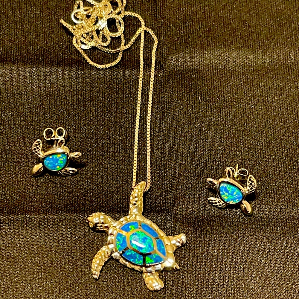 Turtle necklace turquoise with matching earrings